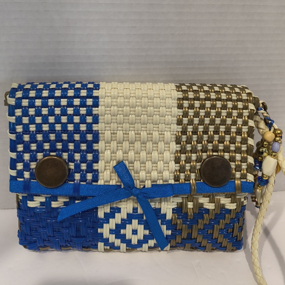 Blue Beige Gold Plastic Woven Clutch Bag Basket Weave Charms Wristlet Strap
